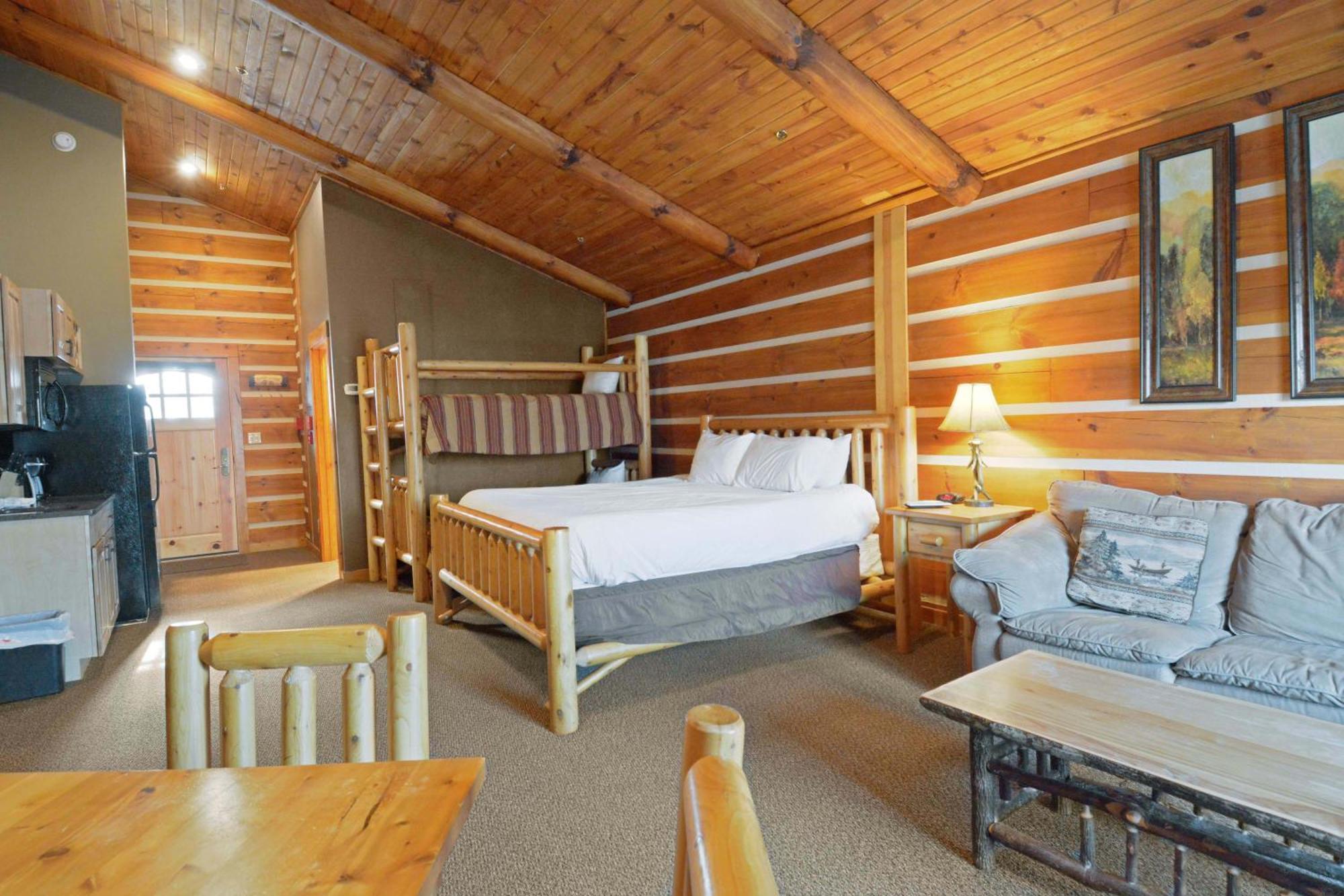 The Lodges At Sunset Village МакГенрі Номер фото