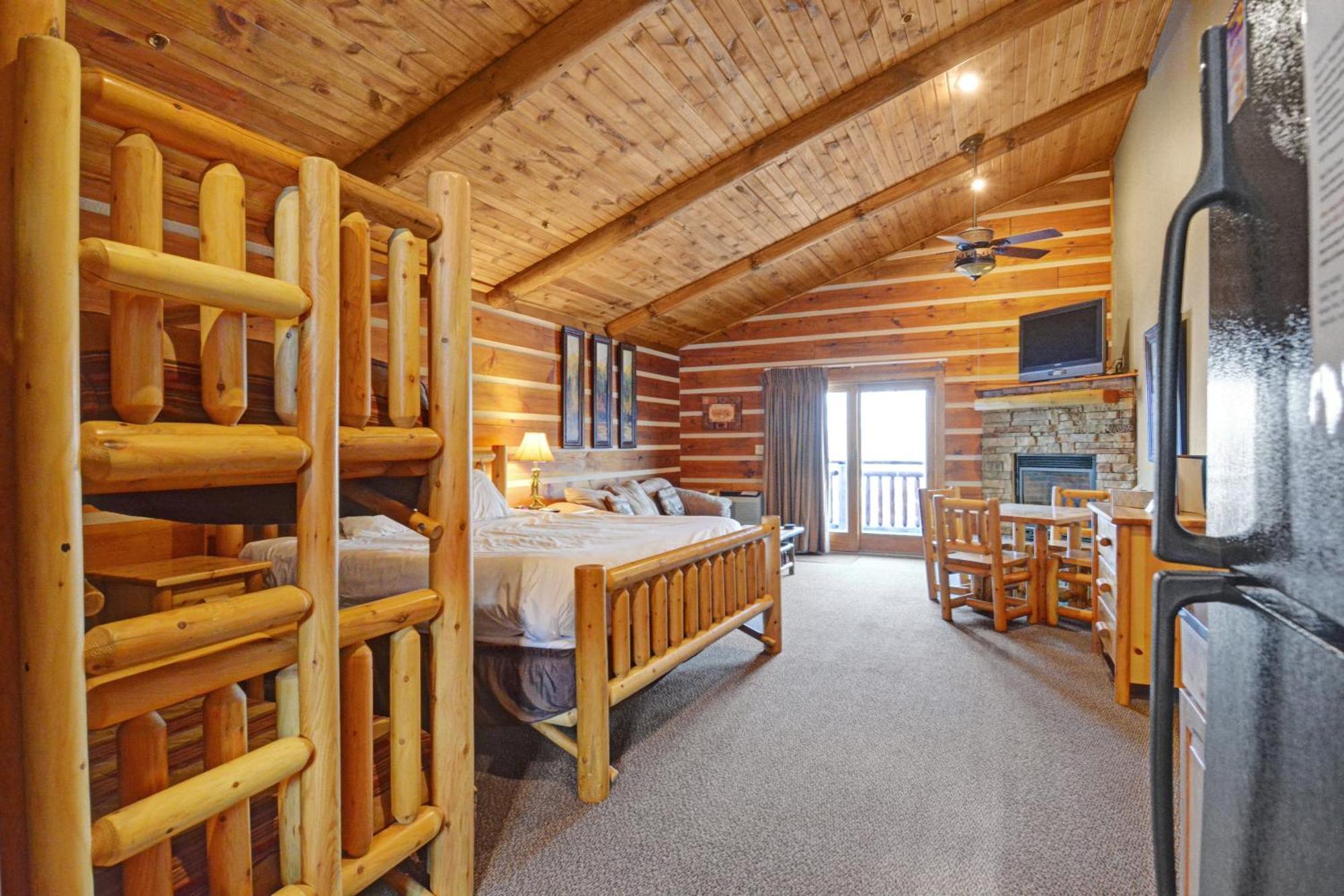 The Lodges At Sunset Village МакГенрі Номер фото