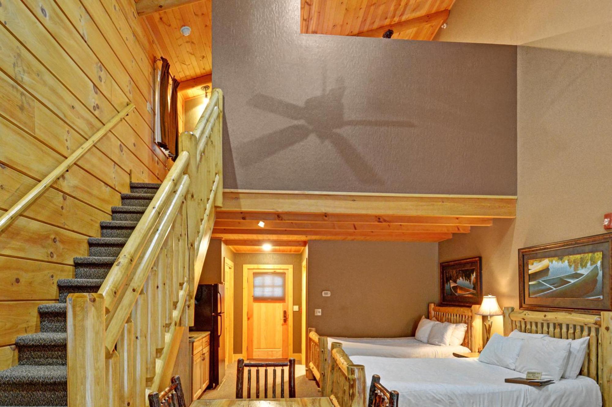 The Lodges At Sunset Village МакГенрі Номер фото