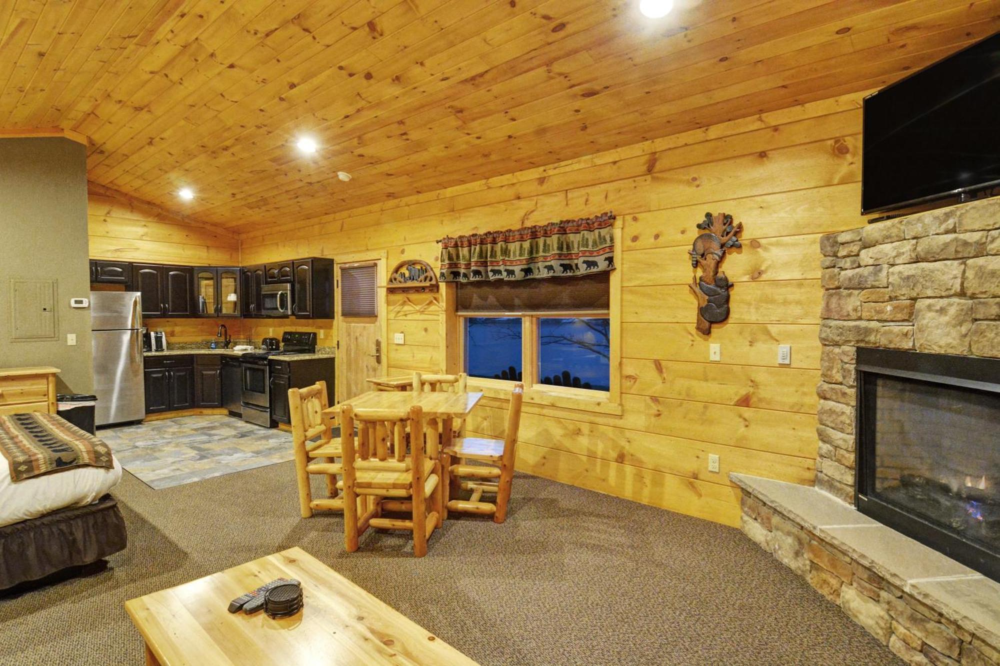 The Lodges At Sunset Village МакГенрі Номер фото