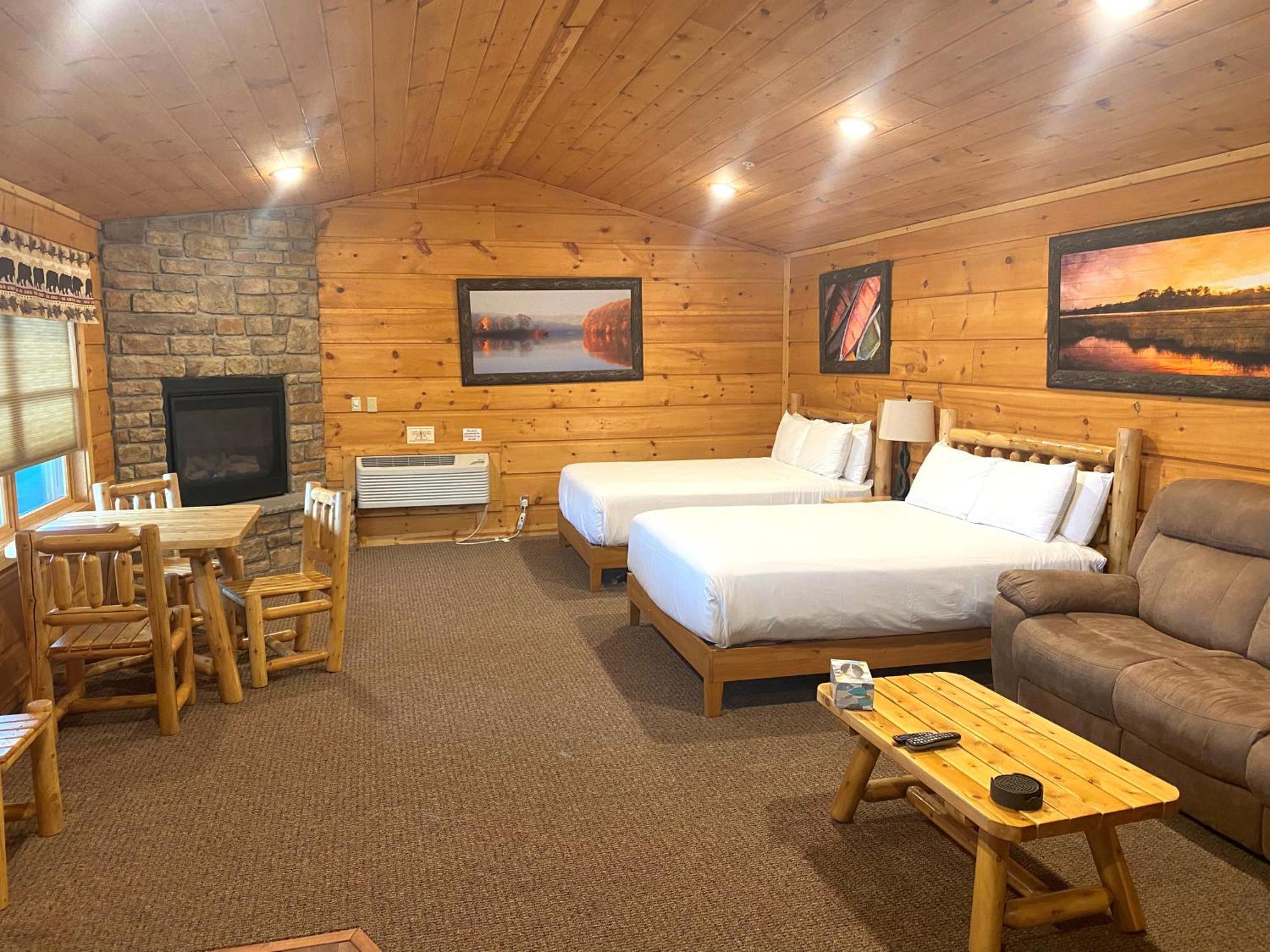 The Lodges At Sunset Village МакГенрі Номер фото