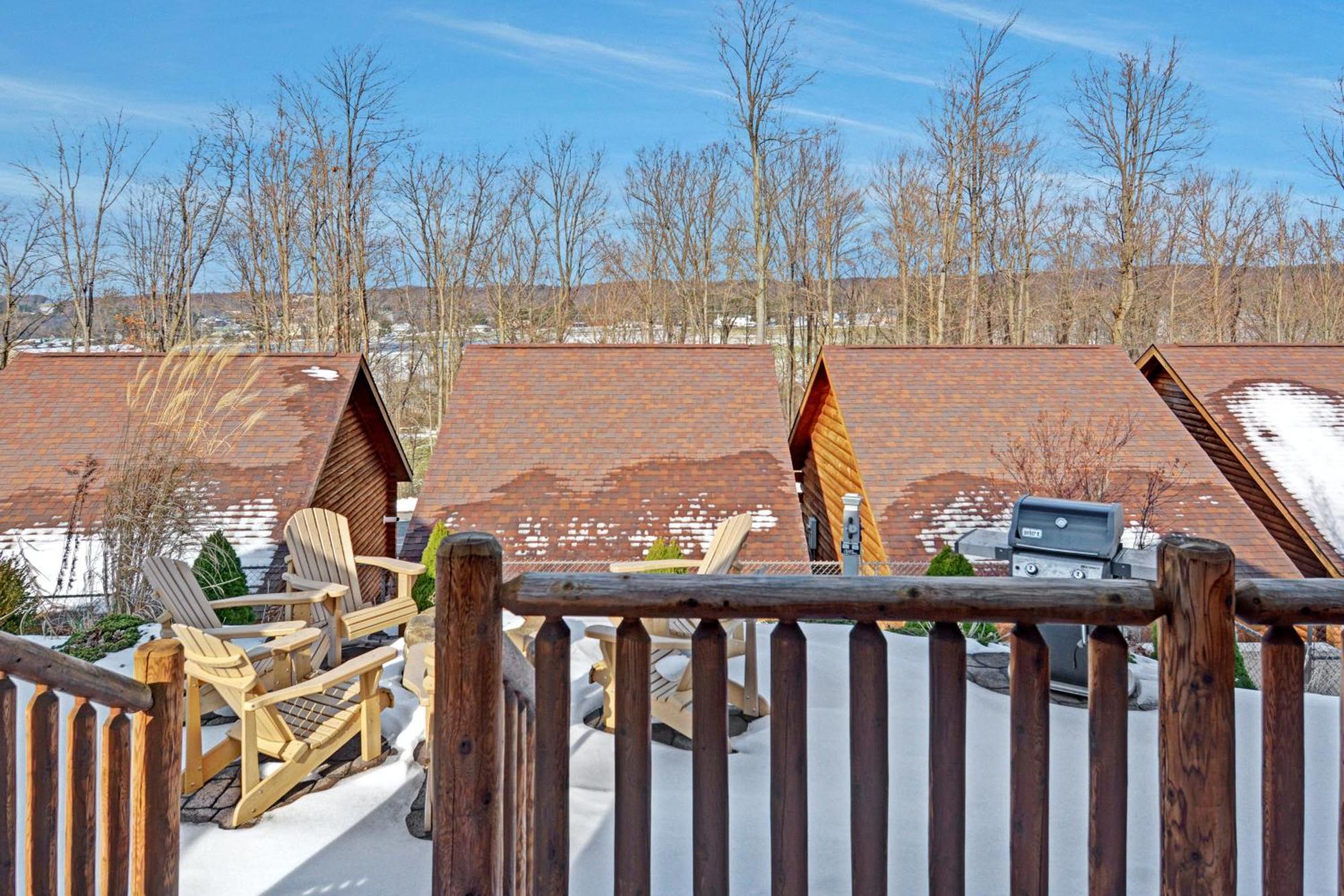 The Lodges At Sunset Village МакГенрі Номер фото